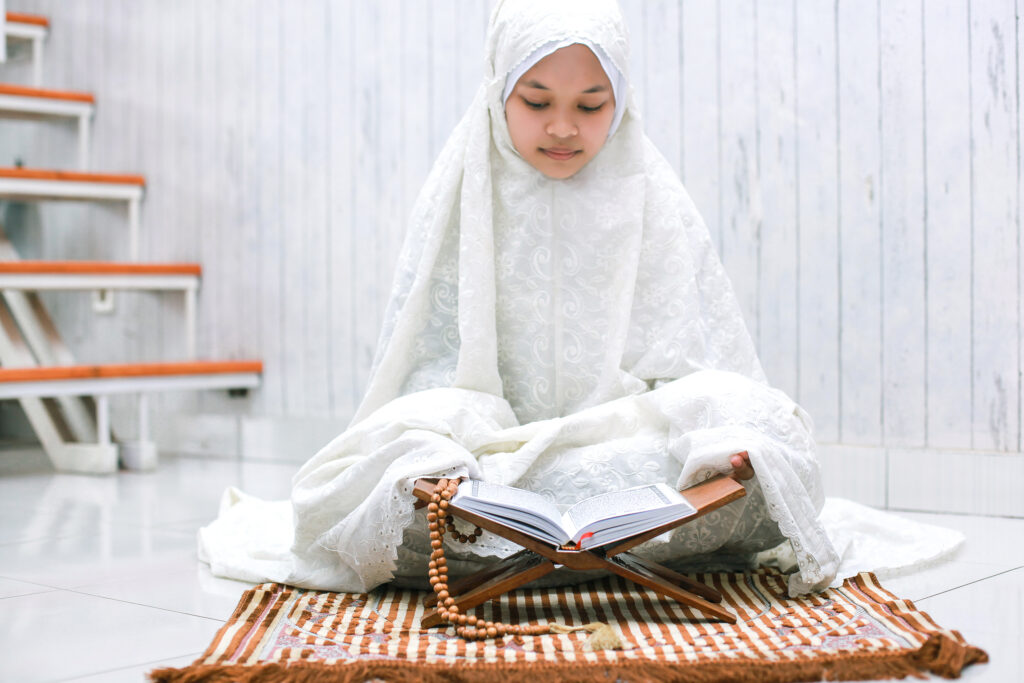 mulim woman reading quran 2021 09 01 02 47 28 utc mulim woman reading quran 2021 09 01 02 47 28 utc